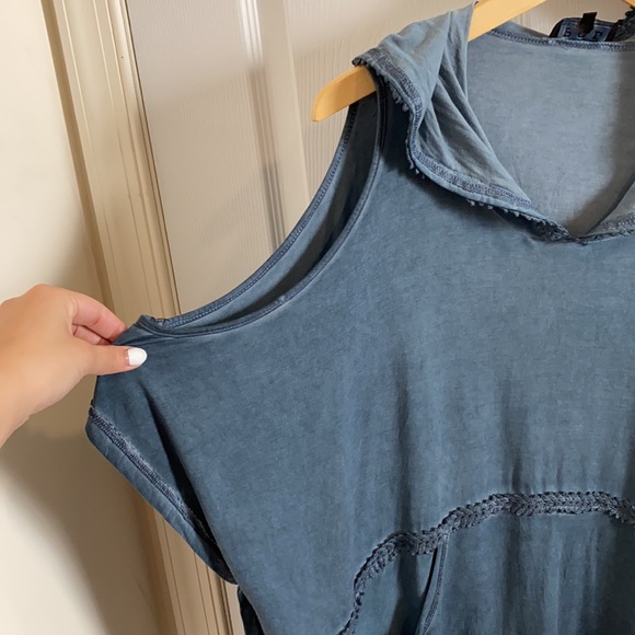POL FADED BLUE WASH COLD SHOULDER TUNIC SIZE MEDIUM - Picture 4 of 8